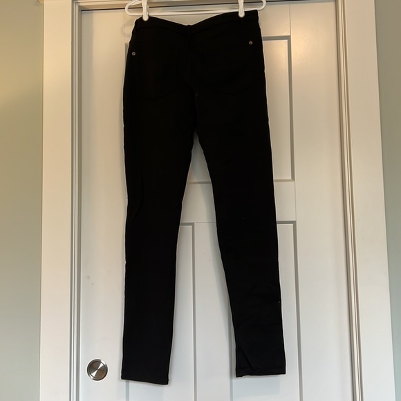 Roots black 5 pocket stretch denim made of 67% tencel, 29% nylon 4% spandex - Picture 2 of 5